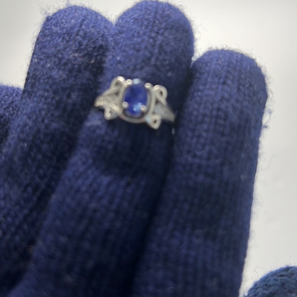 NEW Silver Ring with Sapphire CZ with beautiful detail - Picture 8 of 11